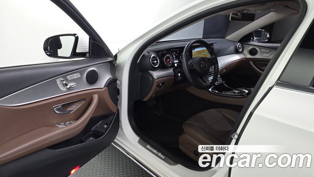 Mercedes-Benz E-Class 2018 — photo 13