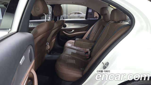 Mercedes-Benz E-Class 2018 — photo 17