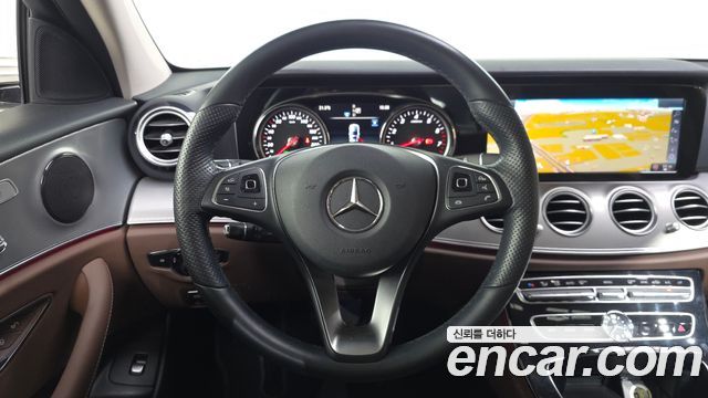 Mercedes-Benz E-Class 2018 — photo 19
