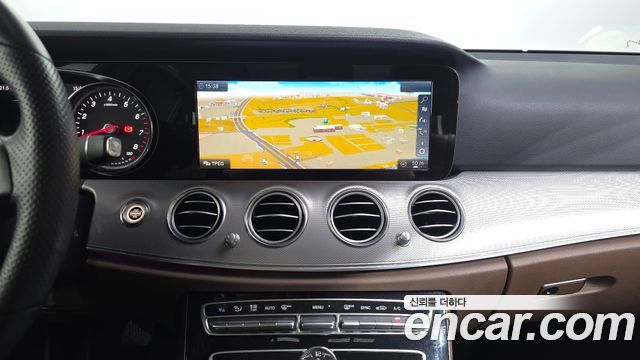 Mercedes-Benz E-Class 2018 — photo 20