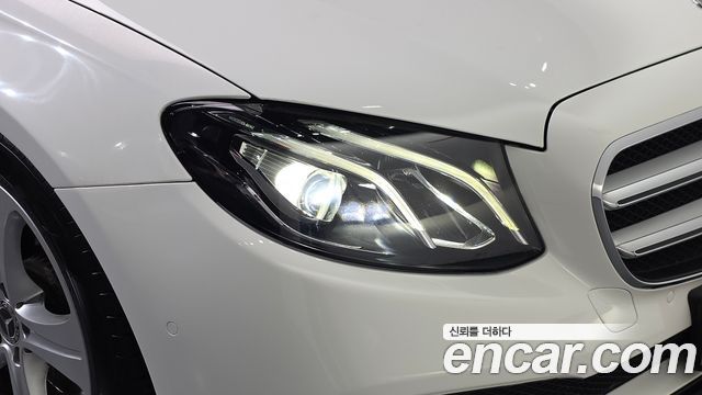 Mercedes-Benz E-Class 2018 — photo 8