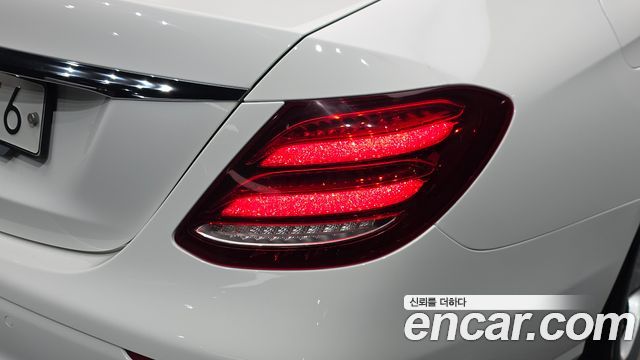 Mercedes-Benz E-Class 2018 — photo 9