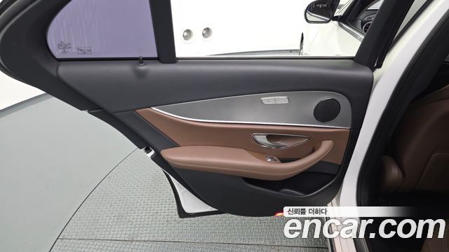 Mercedes-Benz E-Class 2018 — photo 15