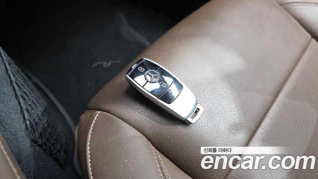 Mercedes-Benz E-Class 2018 — photo 29