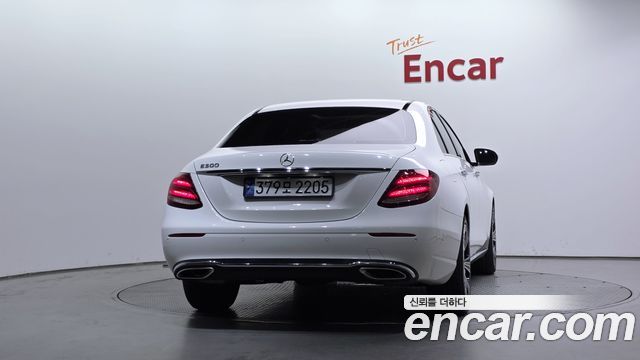 Mercedes-Benz E-Class 2018 — photo 4