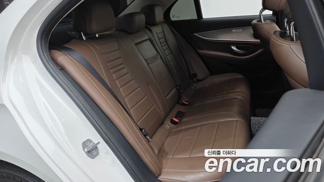 Mercedes-Benz E-Class 2018 — photo 17