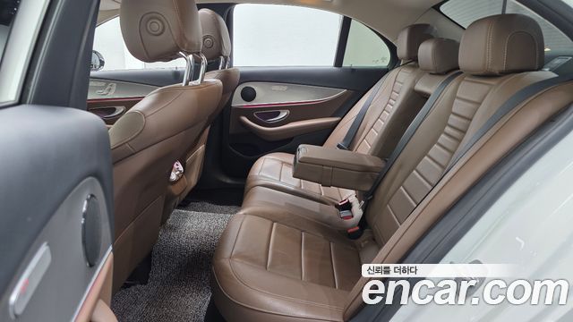 Mercedes-Benz E-Class 2018 — photo 18