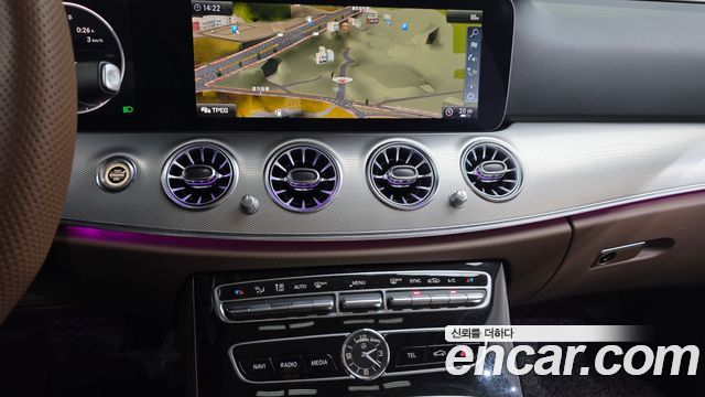 Mercedes-Benz E-Class 2018 — photo 20