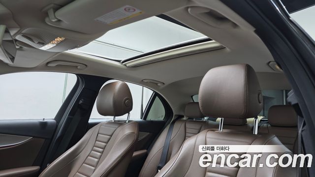 Mercedes-Benz E-Class 2018 — photo 23