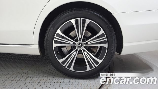Mercedes-Benz E-Class 2018 — photo 7