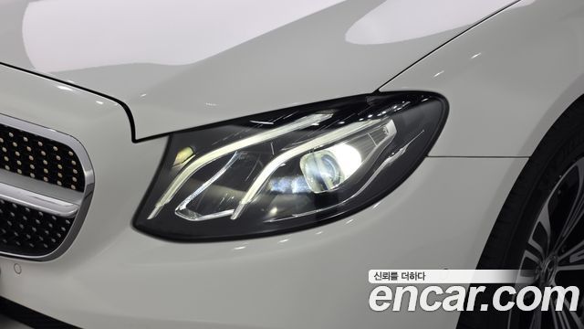 Mercedes-Benz E-Class 2018 — photo 8