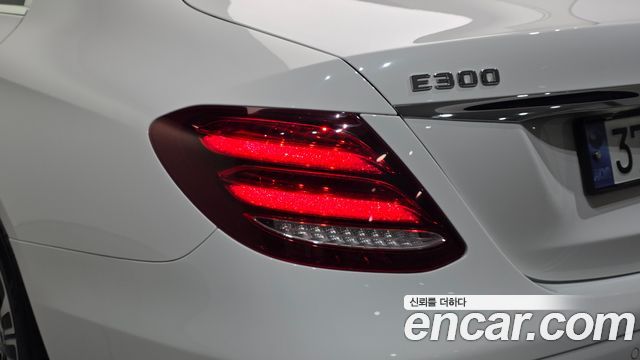 Mercedes-Benz E-Class 2018 — photo 9