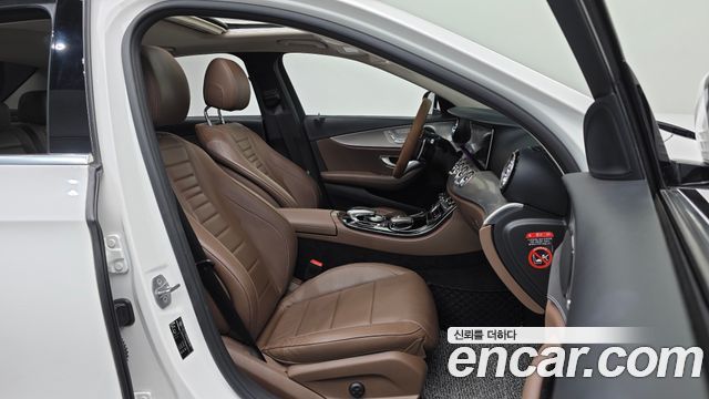 Mercedes-Benz E-Class 2018 — photo 16