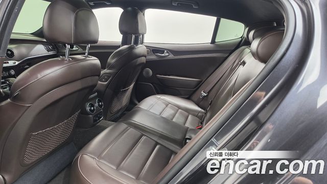 Kia Stinger 2018 — photo 17