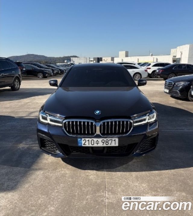 BMW 5-Series 2023 — photo 1