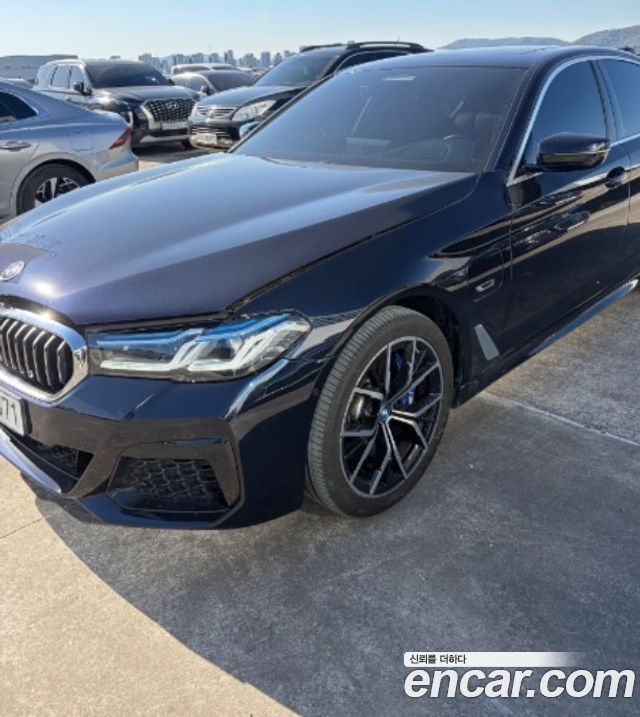 BMW 5-Series 2023 — photo 2