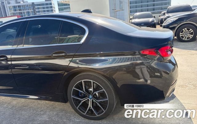 BMW 5-Series 2023 — photo 4