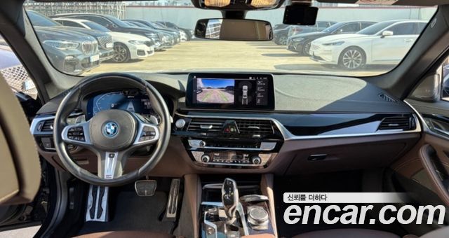 BMW 5-Series 2023 — photo 10