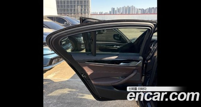 BMW 5-Series 2023 — photo 13