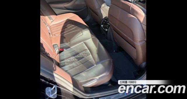 BMW 5-Series 2023 — photo 16