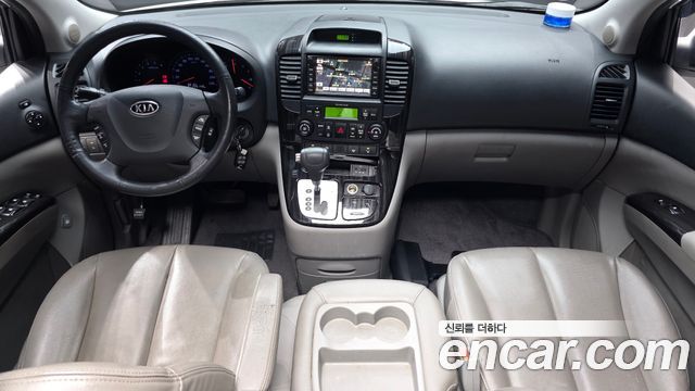 Kia Canival 2012 — photo 7