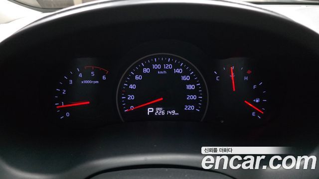 Kia Canival 2012 — photo 8