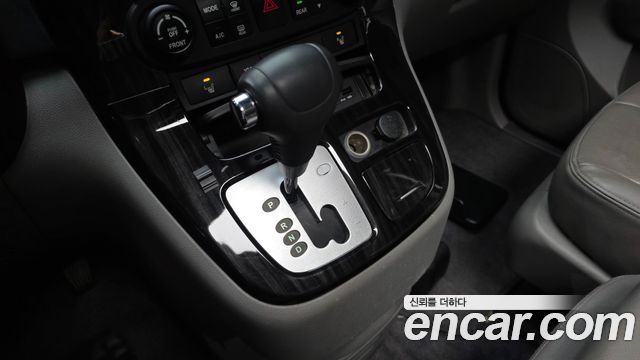 Kia Canival 2012 — photo 9