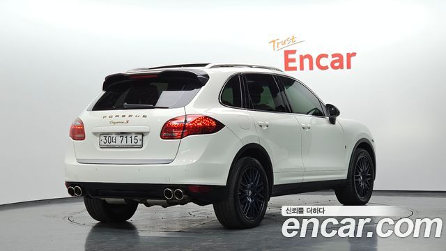 Porsche Cayenne 2011 — photo 2