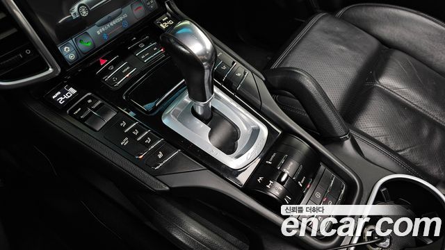 Porsche Cayenne 2011 — photo 9
