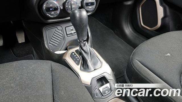 Jeep Renegade 2016 — photo 9