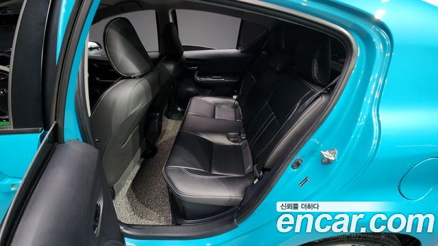 Toyota Prius 2018 — photo 11
