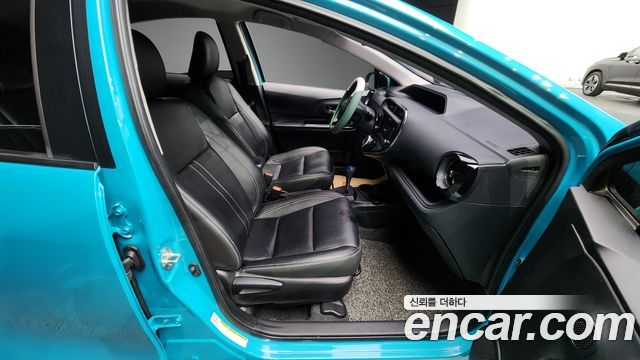 Toyota Prius 2018 — photo 13