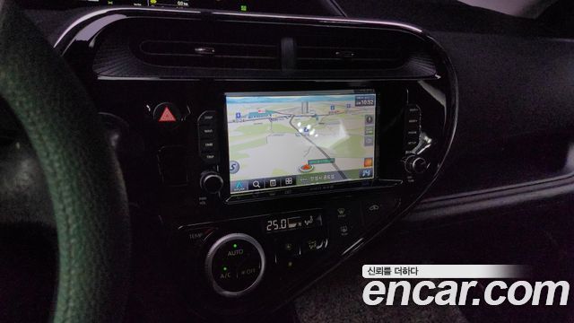 Toyota Prius 2018 — photo 18