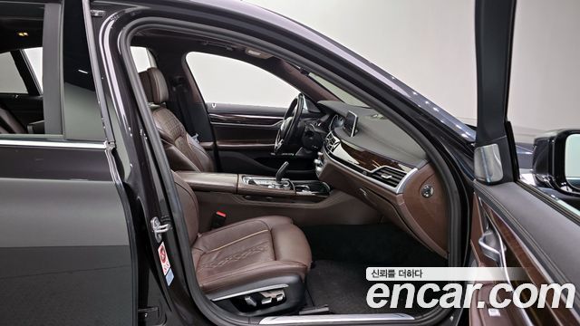 BMW 7-Series 2016 — photo 10
