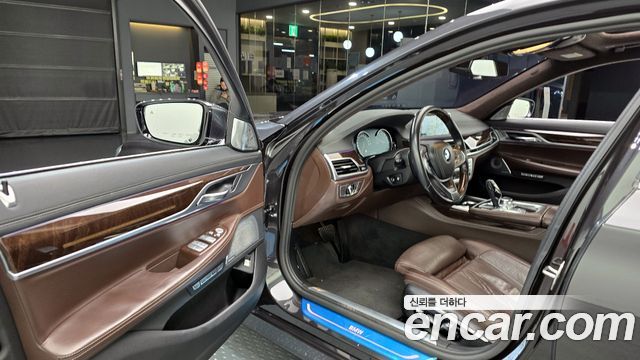 BMW 7-Series 2016 — photo 11