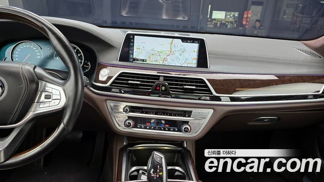 BMW 7-Series 2016 — photo 14