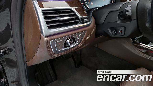 BMW 7-Series 2016 — photo 16