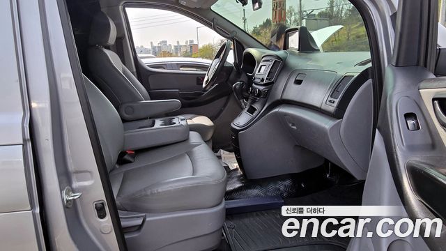 Hyundai Starex 2017 — photo 10