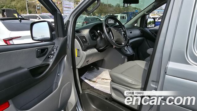 Hyundai Starex 2017 — photo 11