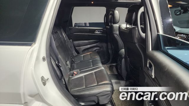Jeep Cherokee 2018 — photo 12