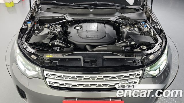 Land Rover Discovery 2019 — photo 6