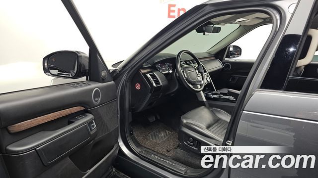 Land Rover Discovery 2019 — photo 10
