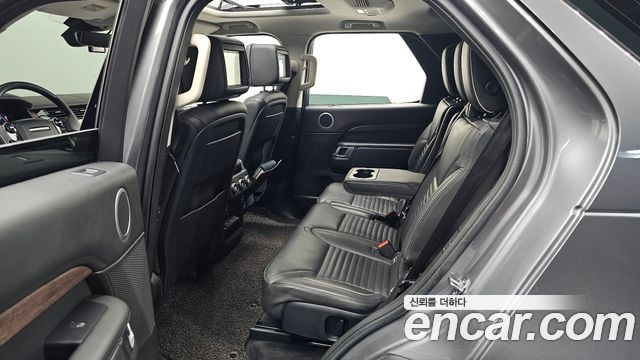 Land Rover Discovery 2019 — photo 11