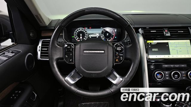 Land Rover Discovery 2019 — photo 12