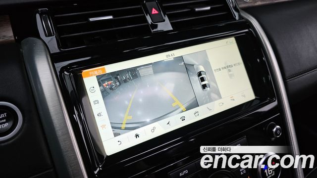 Land Rover Discovery 2019 — photo 14