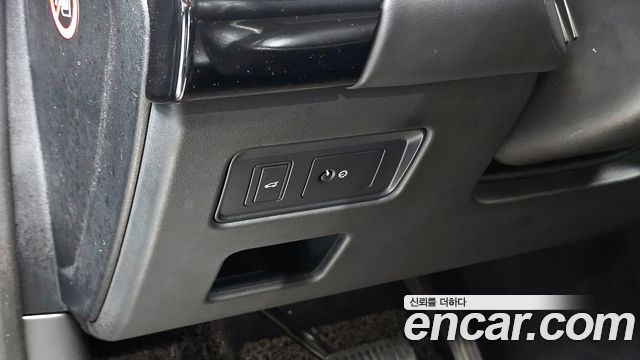 Land Rover Discovery 2019 — photo 15