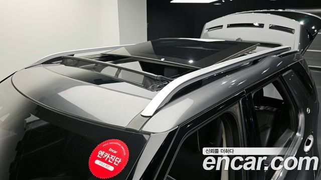 Land Rover Discovery 2019 — photo 16