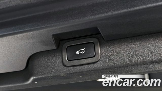 Land Rover Discovery 2019 — photo 17