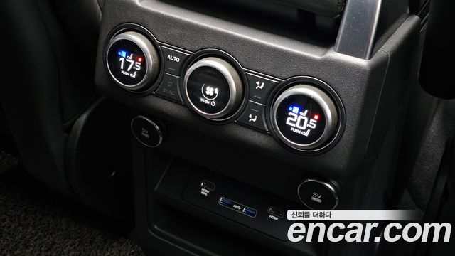 Land Rover Discovery 2019 — photo 19