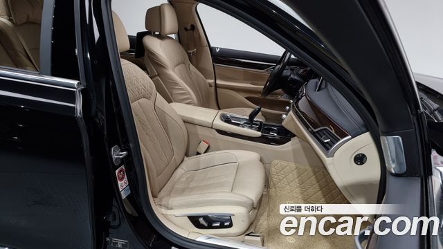 BMW 7-Series 2016 — photo 10